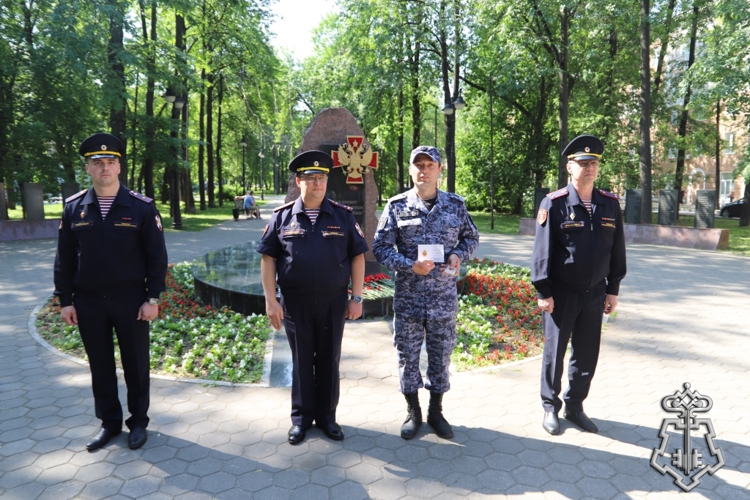 В Перми отличившиеся сотрудники вневедомственной охраны Росгвардии награждены нагрудными знаками «Отличник службы»
