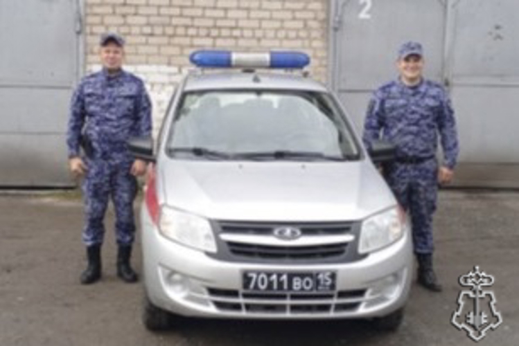 Росгвардейцы в Перми пришли на помощь почувствовавшему себя плохо женщине