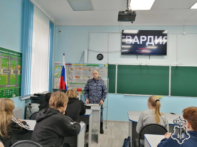 В ПЕРМСКОМ КРАЕ РОСГВАРДЕЙЦЫ ПРОВЕЛИ ПРОФОРИЕНТАЦИОННУЮ ВСТРЕЧУ СО ШКОЛЬНИКАМИ