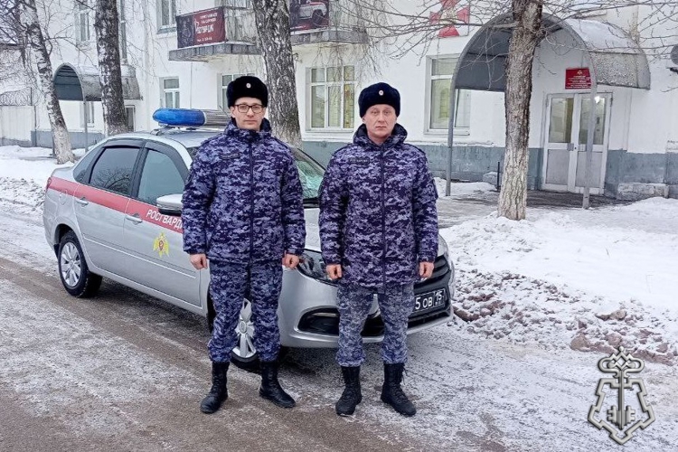 В ПЕРМСКОМ КРАЕ ЗА СУТКИ РОСГВАРДЕЙЦЫ ЗАДЕРЖАЛИ ДВУХ РАЗЫСКИВАЕМЫХ ЛИЦ