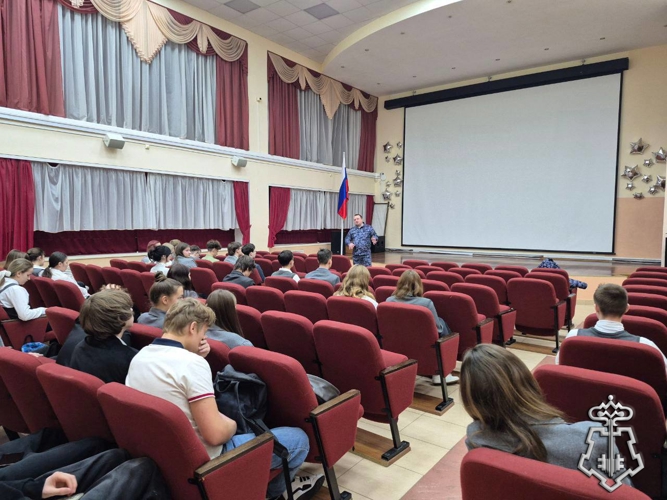 В ПРИКАМЬЕ СОТРУДНИКИ РОСГВАРДИИ ПРОДОЛЖАЮТ АГИТАЦИЮ ПО НАБОРУ НА СЛУЖБУ В ВЕДОМСТВО