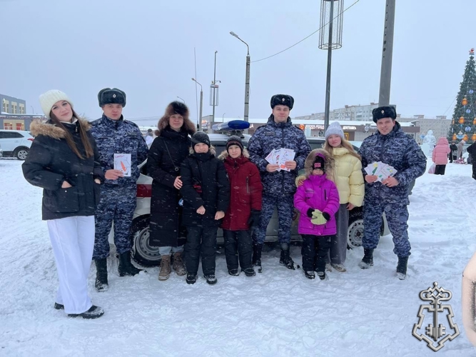 В ПЕРМСКОМ КРАЕ СТУДЕНТЫ ПОЗДРАВИЛИ РОСГВАРДЕЙЦЕВ С НОВЫМ ГОДОМ