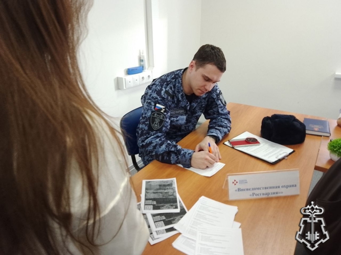 В ПЕРМСКОМ КРАЕ РОСГВАРДЕЙЦЫ РАССКАЗАЛИ ШКОЛЬНИКАМ О СЛУЖБЕ В ВОЙСКАХ НАЦИОНАЛЬНОЙ ГВАРДИИ