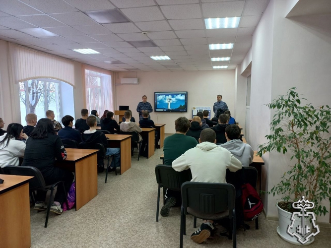 В ПЕРМСКОМ КРАЕ РОСГВАРДЕЙЦЫ ПРОВЕЛИ «УРОК МУЖЕСТВА» ДЛЯ СТУДЕНТОВ КОЛЛЕДЖА