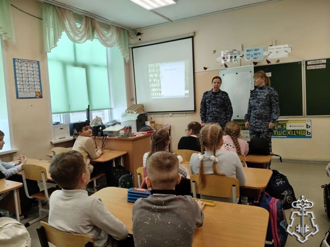 В ПЕРМСКОМ КРАЕ РОСГВАРДЕЙЦЫ ПРОВЕЛИ ТЕМАТИЧЕСКИЙ УРОК ДЛЯ МЛАДШИХ ШКОЛЬНИКОВ