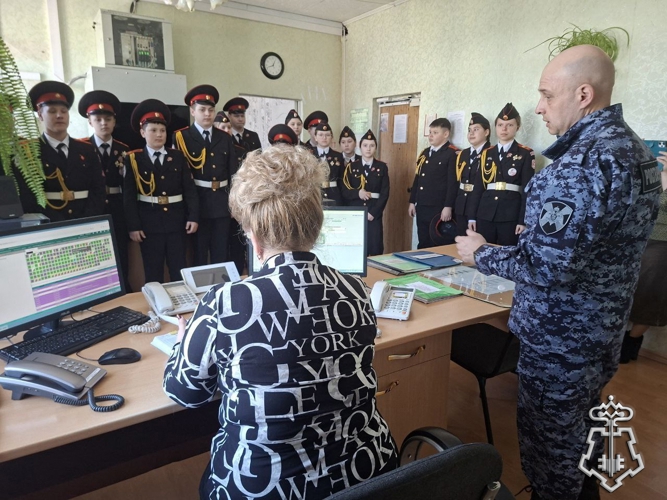 В ПЕРМСКОМ КРАЕ РОСГВАРДЕЙЦЫ ПРОВЕЛИ ДЕНЬ ОТКРЫТЫХ ДВЕРЕЙ