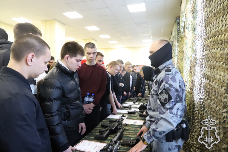 В ПЕРМИ ПРОШЛА ПАТРИОТИЧЕСКАЯ АКЦИЯ "ОДИН ДЕНЬ С РОСГВАРДИЕЙ"