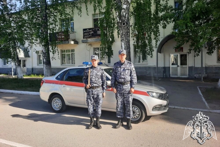 РОСГВАРДЕЙЦЫ ОКАЗАЛИ ПОМОЩЬ МУЖЧИНЕ С ЭПИЛЕПТИЧЕСКИМ ПРИСТУПОМ