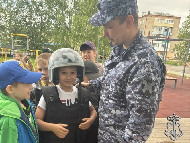 СОТРУДНИКИ РОСГВАРДИИ ПРИНЯЛИ УЧАСТИЕ В АКЦИИ «ПОЕЗД БЕЗОПАСНОСТИ» В ПЕРМСКОМ КРАЕ