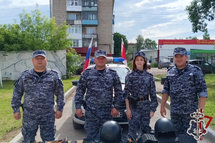 СОТРУДНИКИ РОСГВАРДИИ ПРОВЕЛИ МЕРОПРИЯТИЕ «ПАТРИОТЫ АРМИИ РФ» ДЛЯ УЧЕНИКОВ ГОРОДА ВЕРЕЩАГИНО