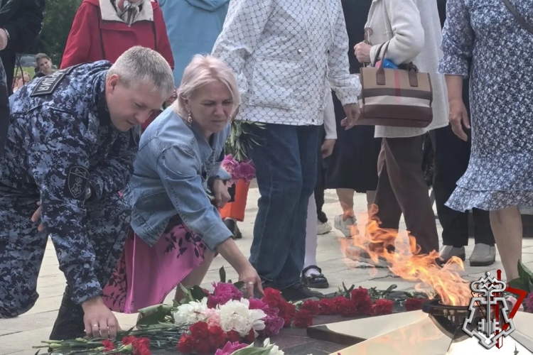 В ДЕНЬ ПАМЯТИ И СКОРБИ СОТРУДНИКИ РОСГВАРДИИ ПРИНЯЛИ УЧАСТИЕ В ПАМЯТНОЙ АКЦИИ В ГОРОДЕ ОЧЕРЕ