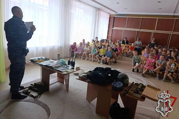 РОСГВАРДЕЙЦЫ ПРОВЕЛИ ПОЗНАВАТЕЛЬНЫЙ УРОК ДЛЯ ЮНЫХ ПЕРМЯКОВ