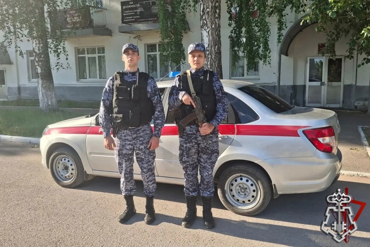 СОТРУДНИКИ РОСГВАРДИИ ОПЕРАТИВНО ЗАДЕРЖАЛИ ПОДОЗРЕВАЕМОГО В ХИЩЕНИИ ИМУЩЕСТВА В СОЛИКАМСКЕ