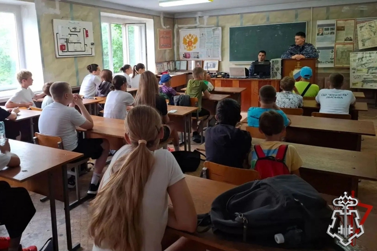 В ПЕРМСКОМ КРАЕ РОСГВАРДЕЙЦЫ ПРОВЕЛИ «УРОК МУЖЕСТВА» ДЛЯ ЮНЫХ СПОРТСМЕНОВ