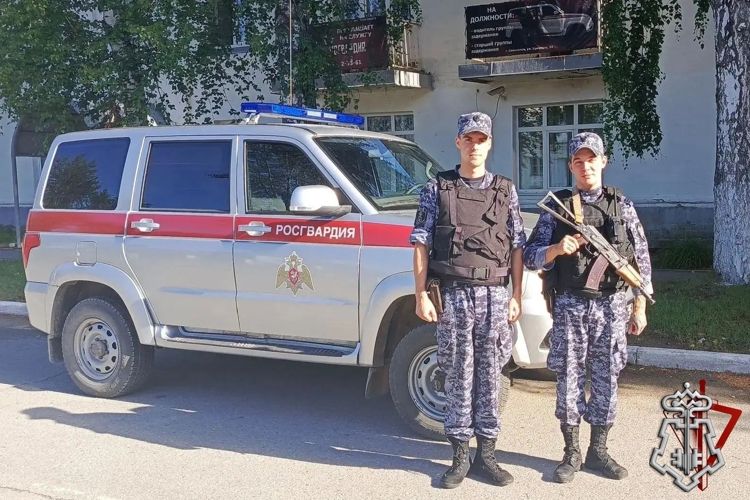 В ПЕРМСКОМ КРАЕ РОСГВАРДЕЙЦЫ ЗАДЕРЖАЛИ ПОДОЗРЕВАЕМОГО В НАНЕСЕНИИ НОЖЕВОГО РАНЕНИЯ