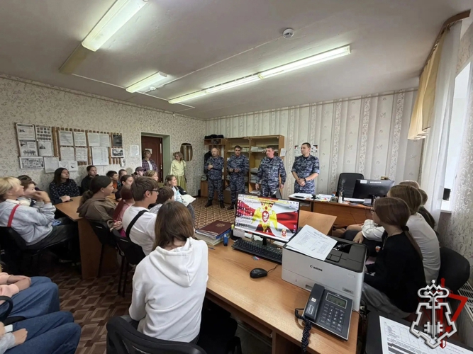  Пермском крае отдел вневедомственной охраны Росгвардии провел день открытых дверей для юных художников и музыкантов