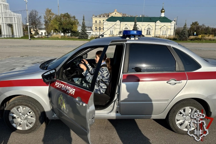 Росгвардия учила детей безопасности в Кунгуре