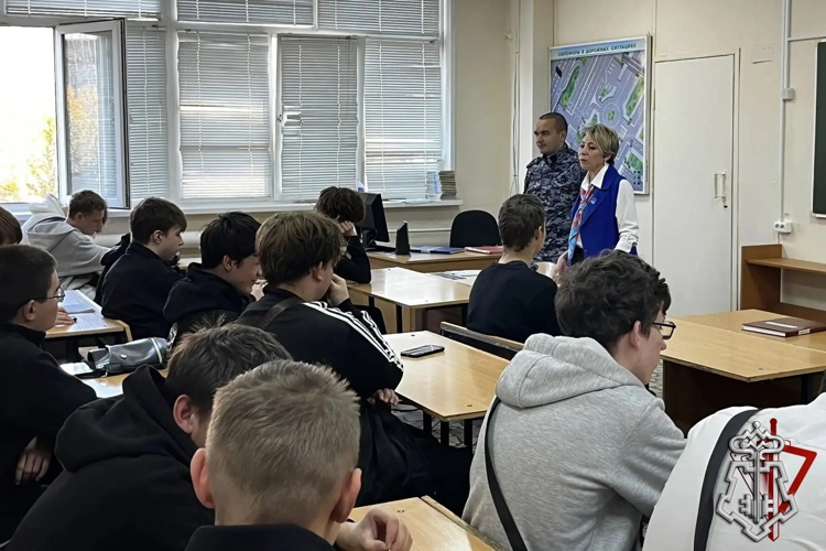 В Прикамье сотрудник Росгвардии провел урок мужества для студентов