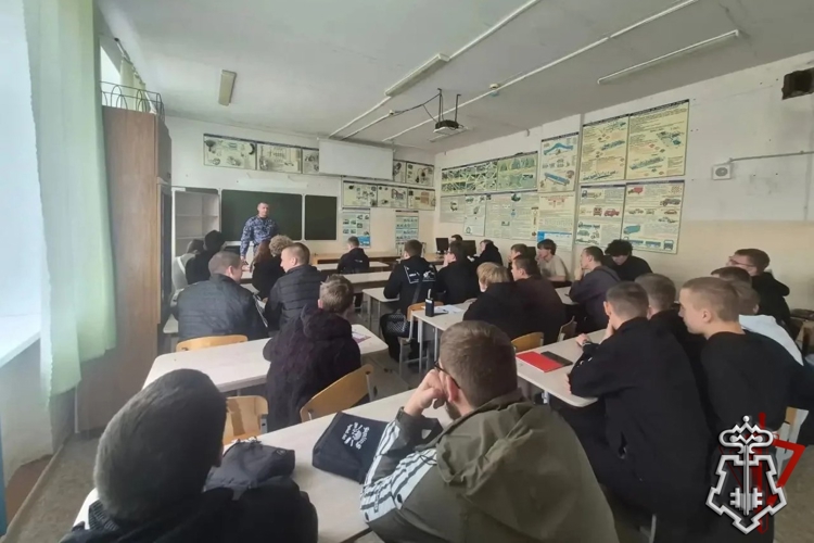 В Осинском колледже прошёл урок мужества, посвящённый истории Росгвардии