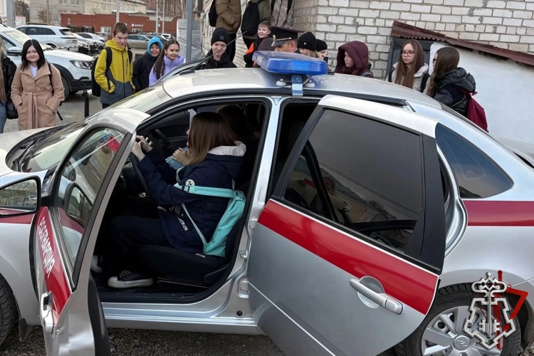 В Кунгуре для школьников росгвардейцы провели «День открытых дверей»