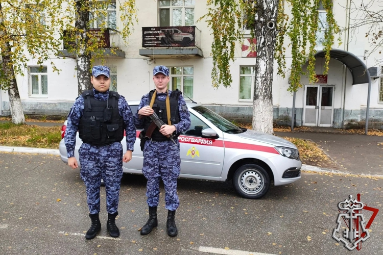 В Соликамске росгвардейцы задержали гражданина, вооруженного ножом